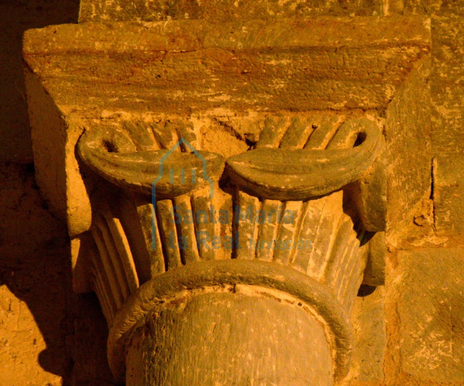 Capitel derecho del arco triunfal
