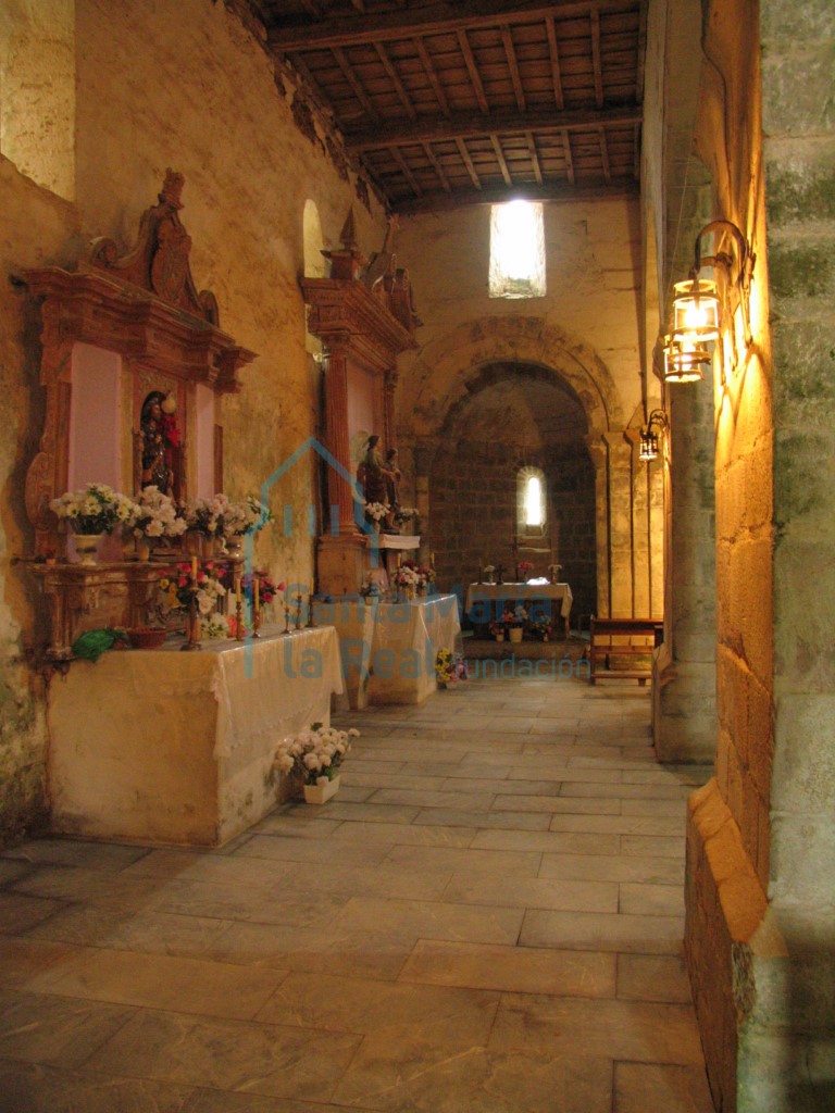 Detalle del interior de la nave izquierda