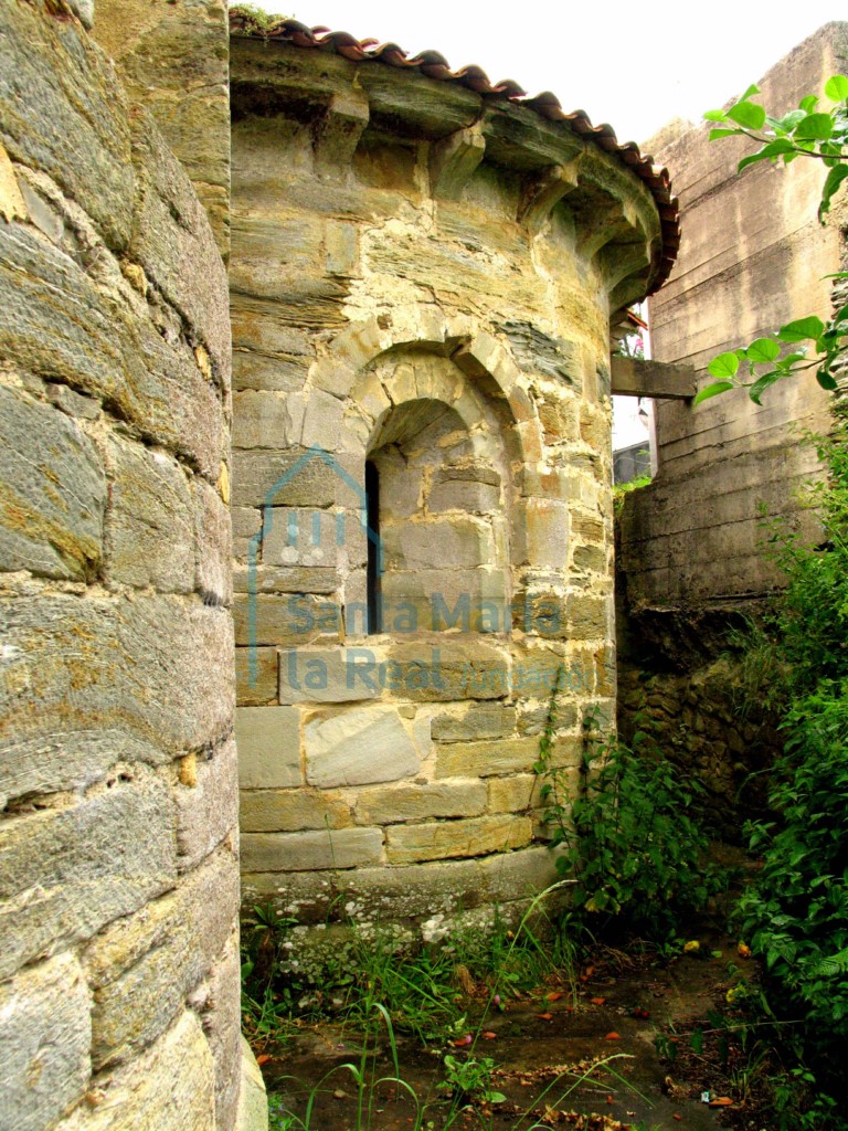 Exterior del ábside lateral