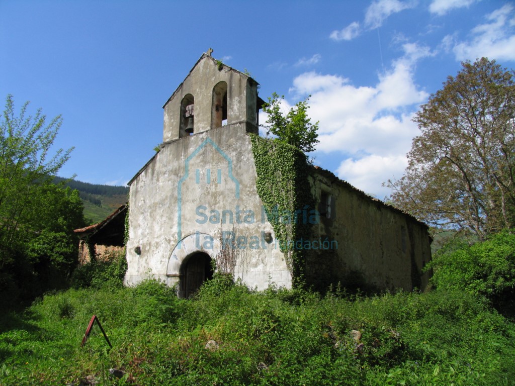 Vista del templo desde el lado oeste