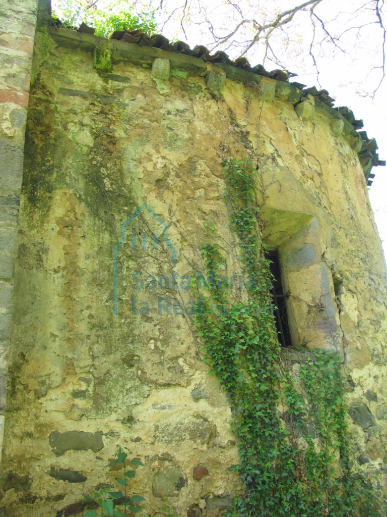 Derecha del ábside