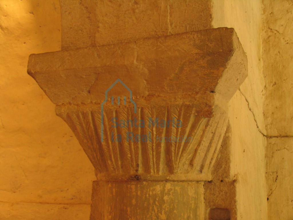 Capitel del lado derecho del arcosóleo Capitel del lado derecho del arcosóleo