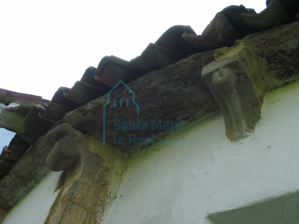 Canecillos del lado derecho del ábside