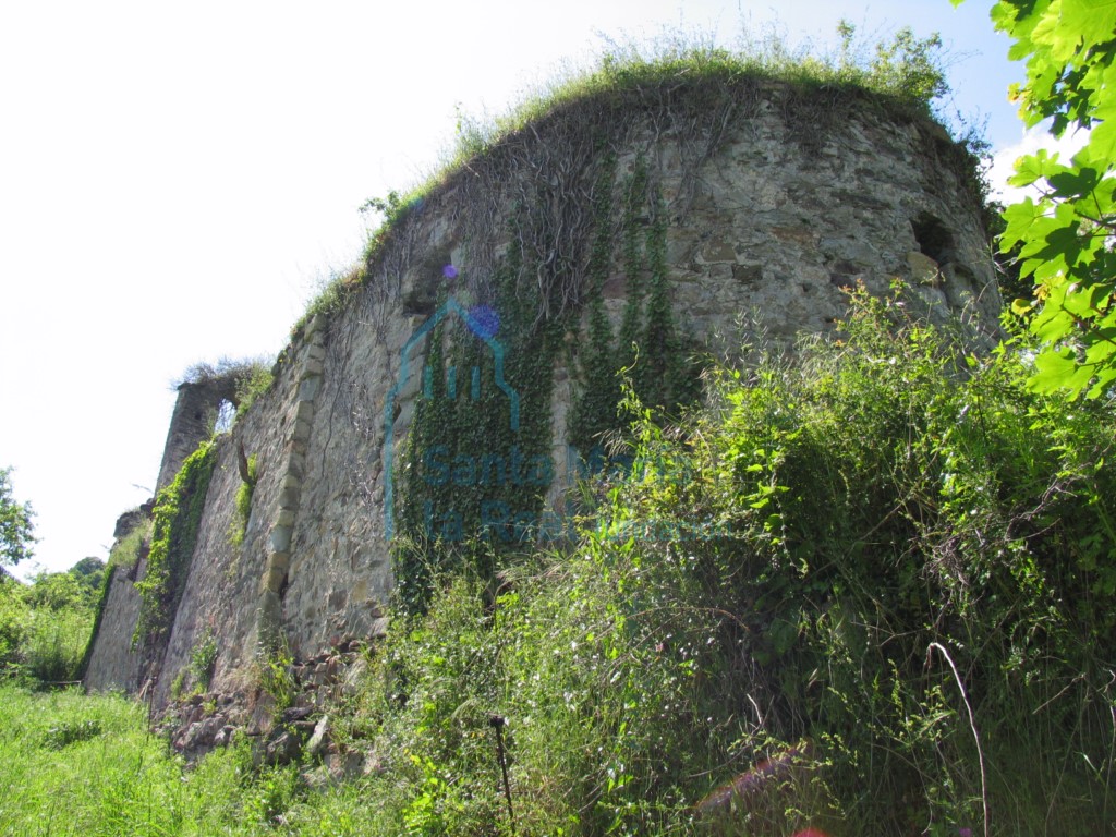 Exterior de la nave vista desde la cabecera