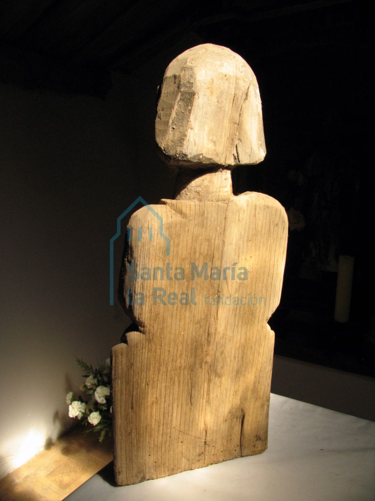 Vista dorsal de la talla de San Pedro