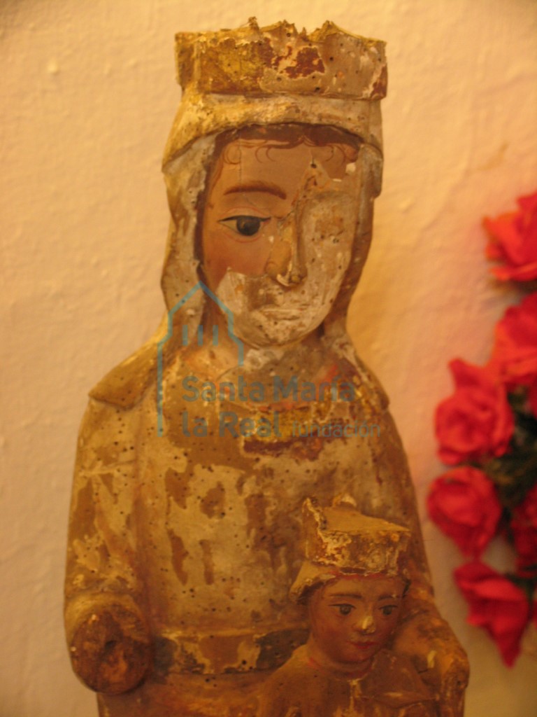 Detalle de la talla Virgen con Niño Detalle de la talla Virgen con Niño