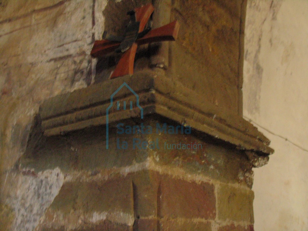 Imposta izquierda del arco triunfal