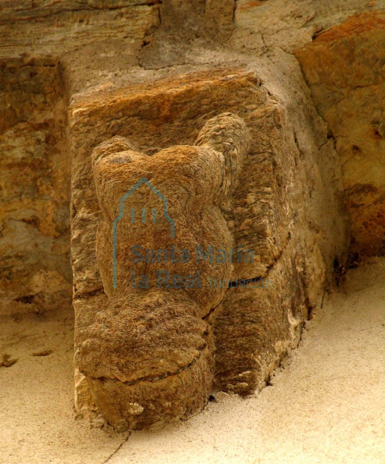 Canecillo del muro sur. Saltimbanqui (?)