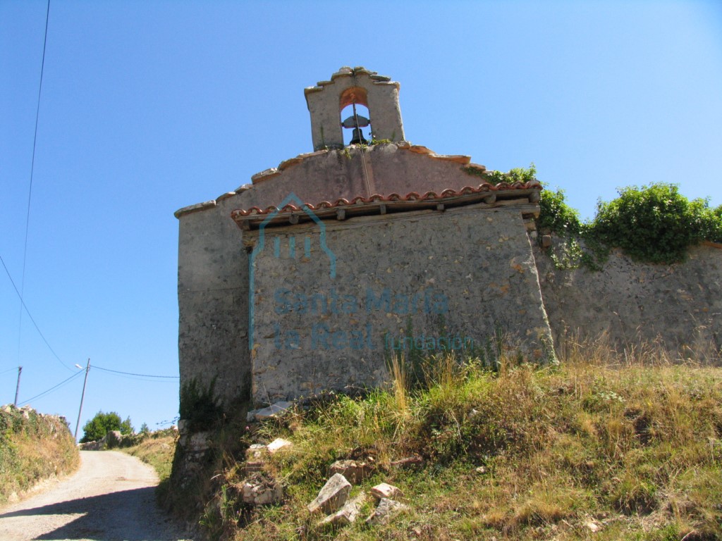 Exterior de la capilla desde el oeste