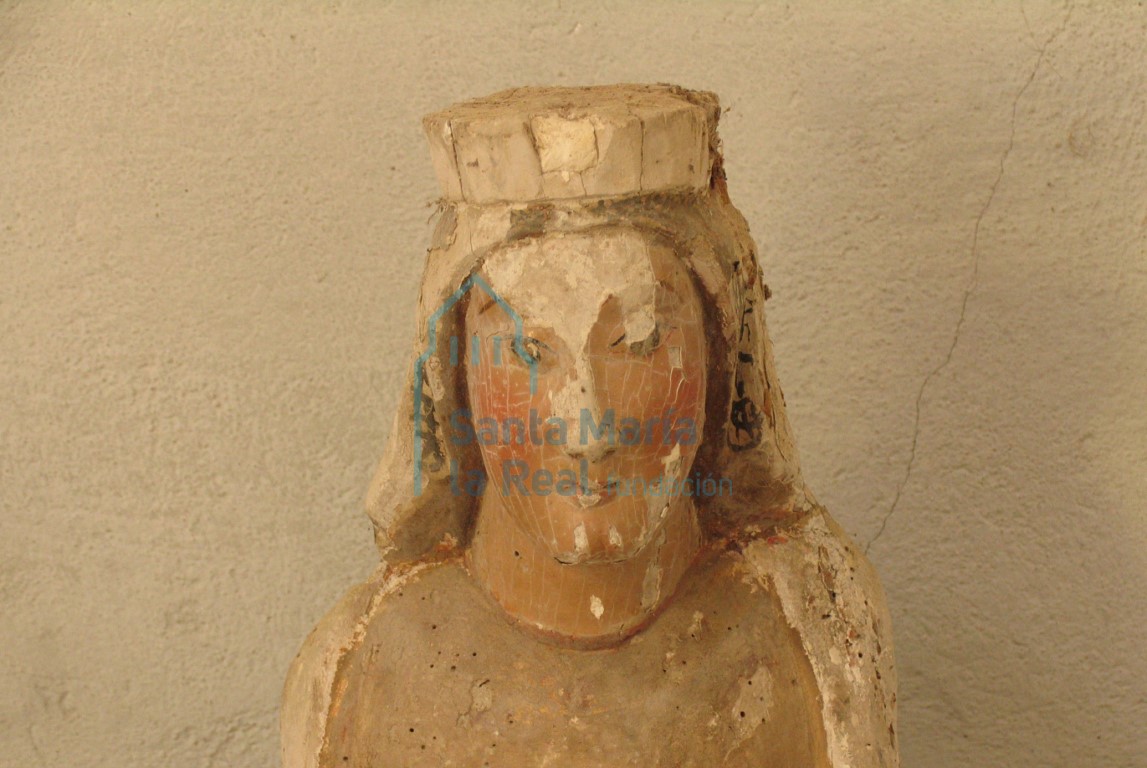 Detalle de la talla de la Virgen con el Niño