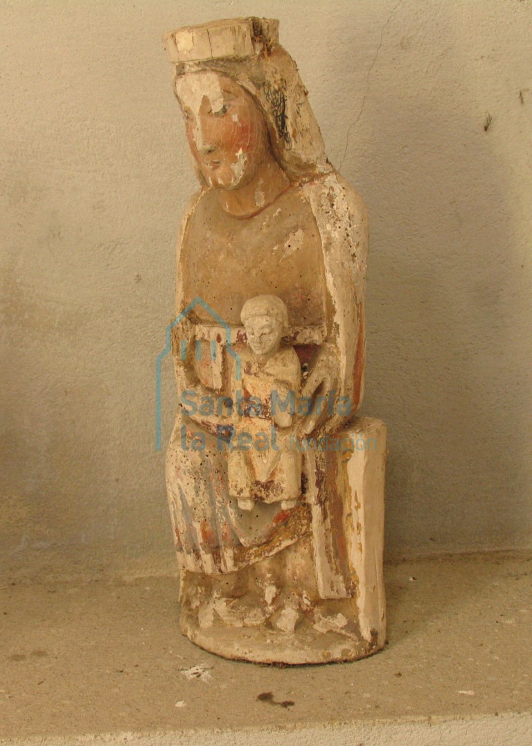 Vista de la talla de la Virgen con el Niño