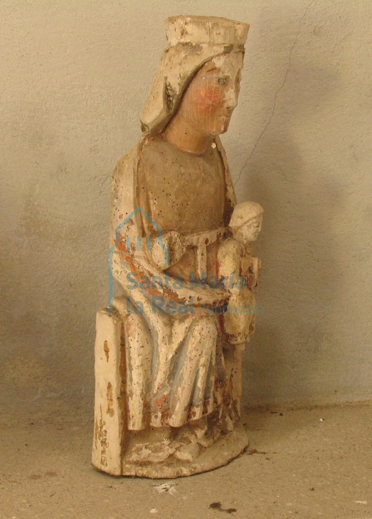 Vista de la talla de la Virgen con el Niño