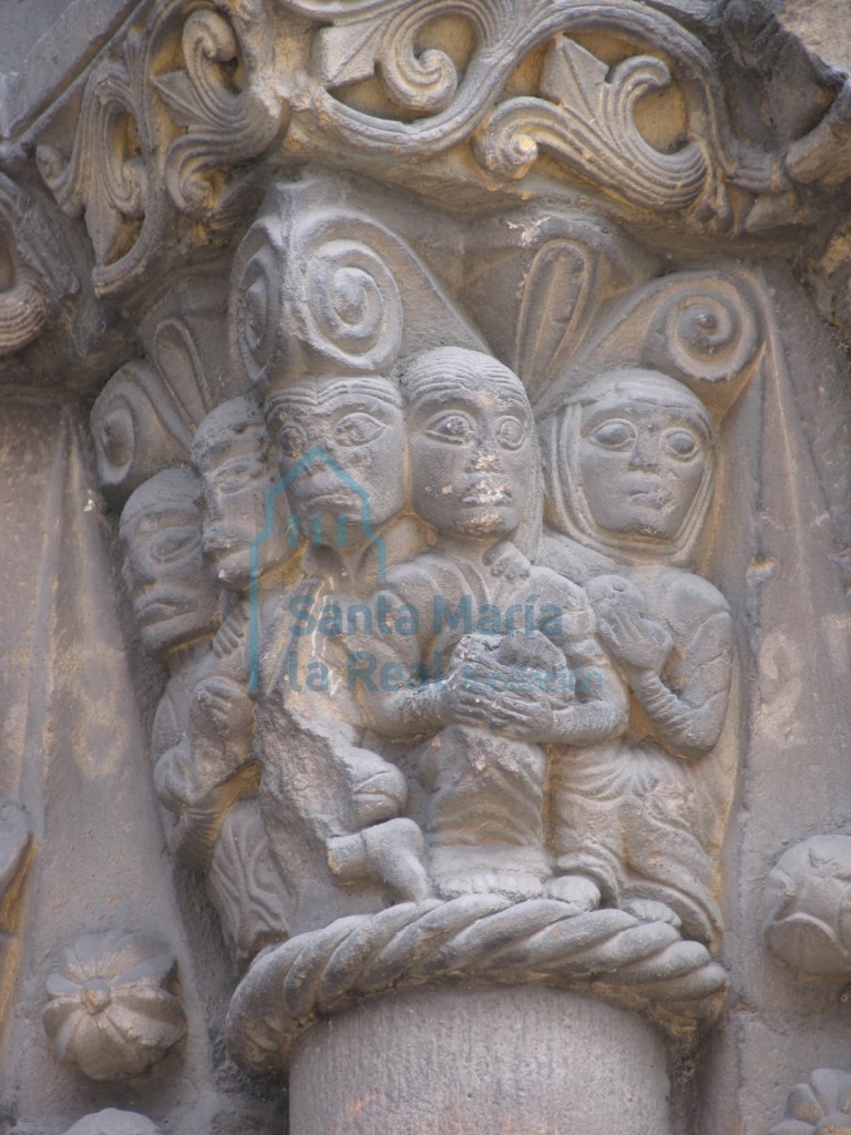 Capitel figurado de la portada occidental
