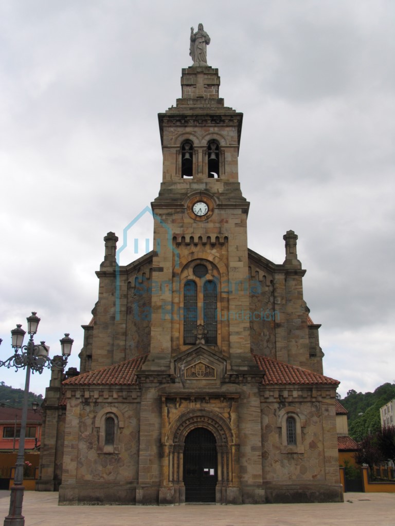 Vista de la fachada occidental