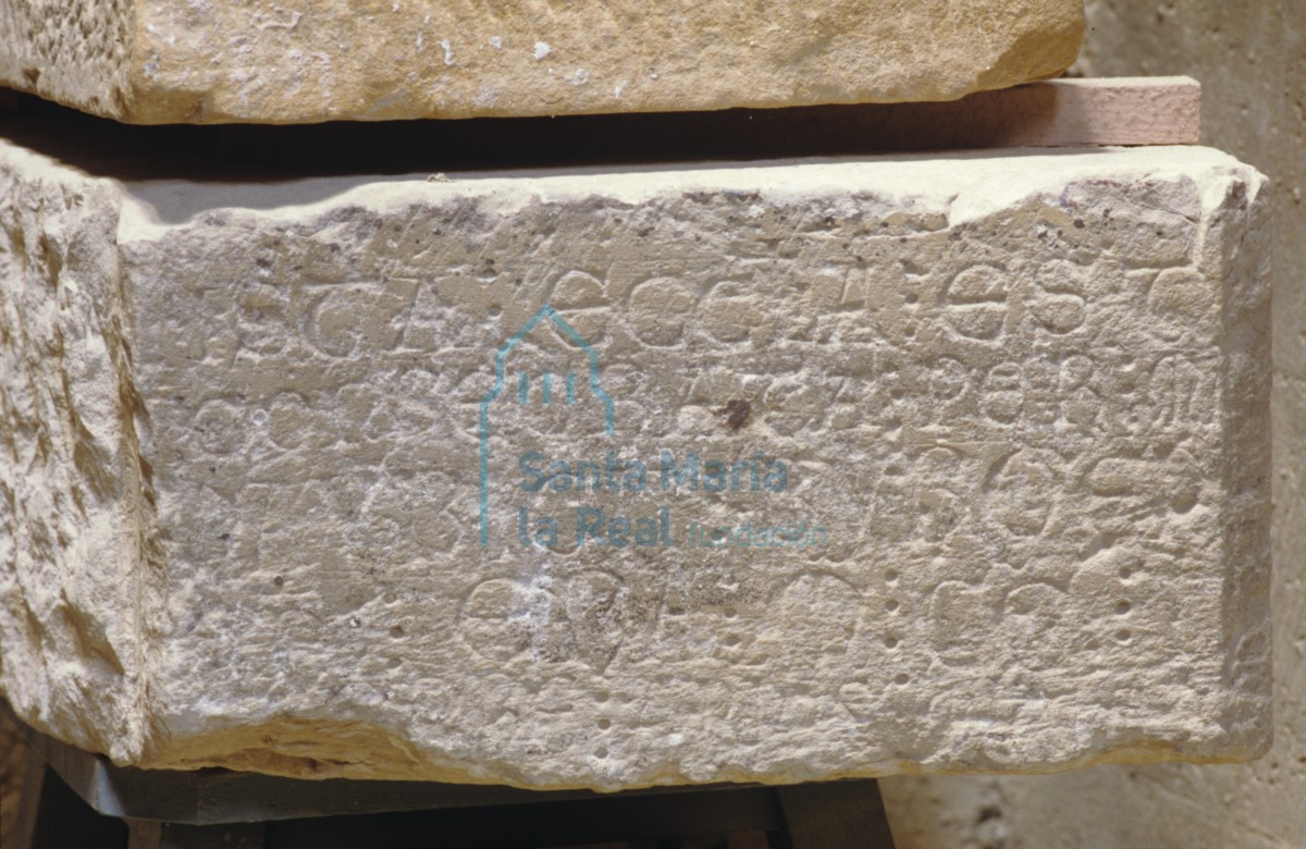 Sillar.  Monasterio de Santa Maria la Real. Inscripcion de la consagración
