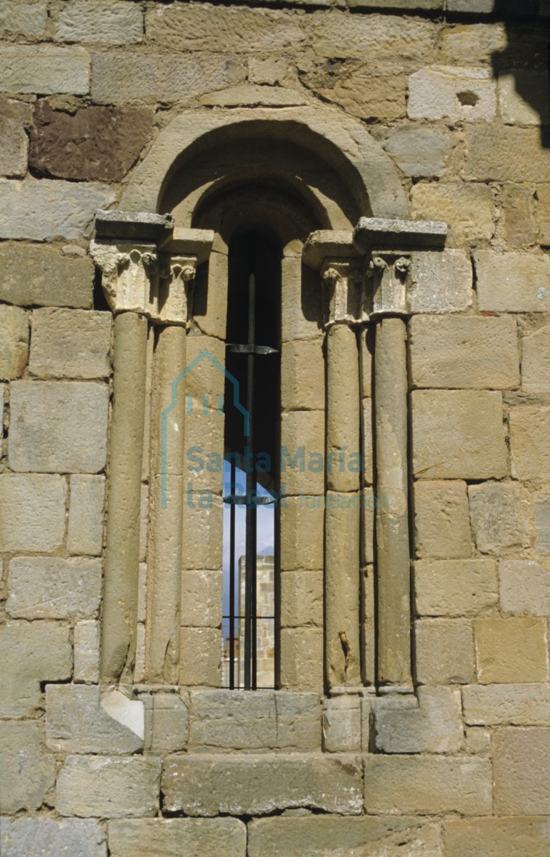 Ventana de la cabecera