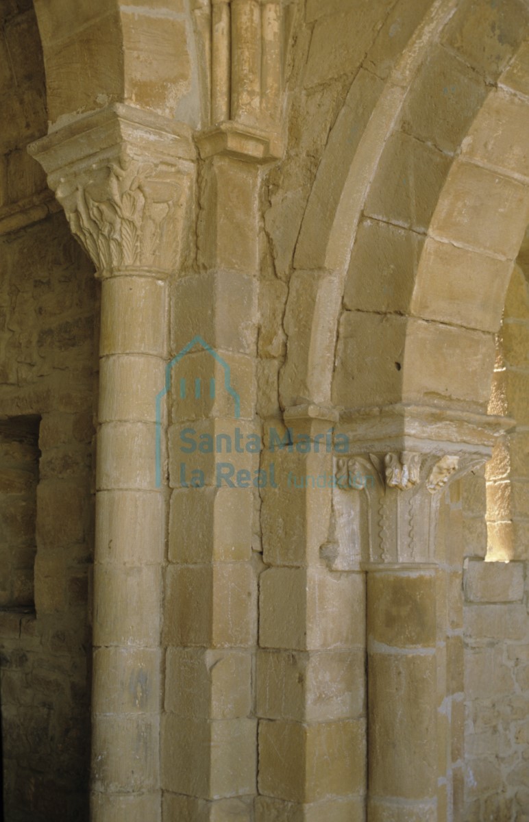 Detalle del crucero de la ermita. Columnas y arranque de arcos.