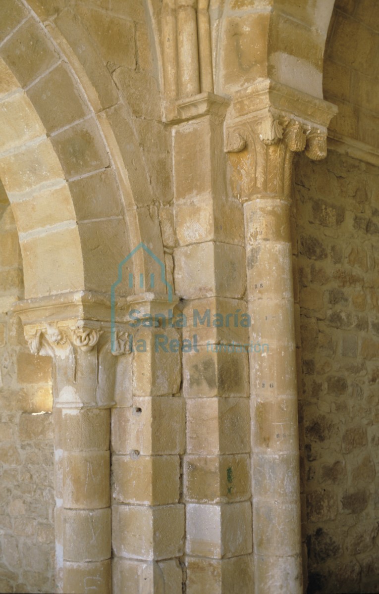 Detalle del crucero de la ermita. Columnas y arranque de arcos.