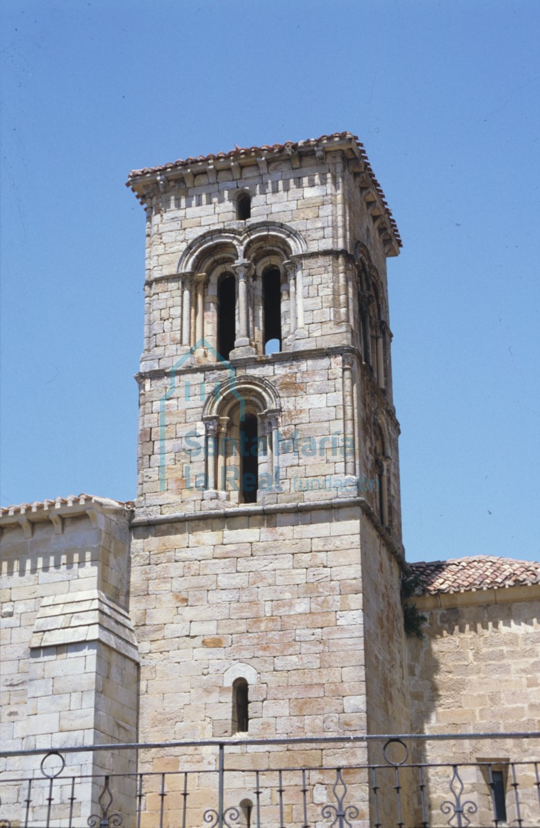 Ermita de Santa Cecilia. Torre-campanario.