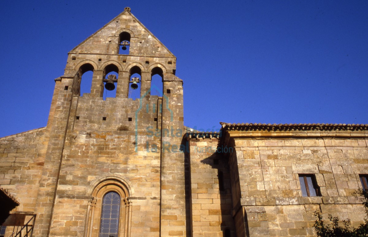 Espadaña de la iglesia del monasterio Espadaña de la iglesia del monasterio