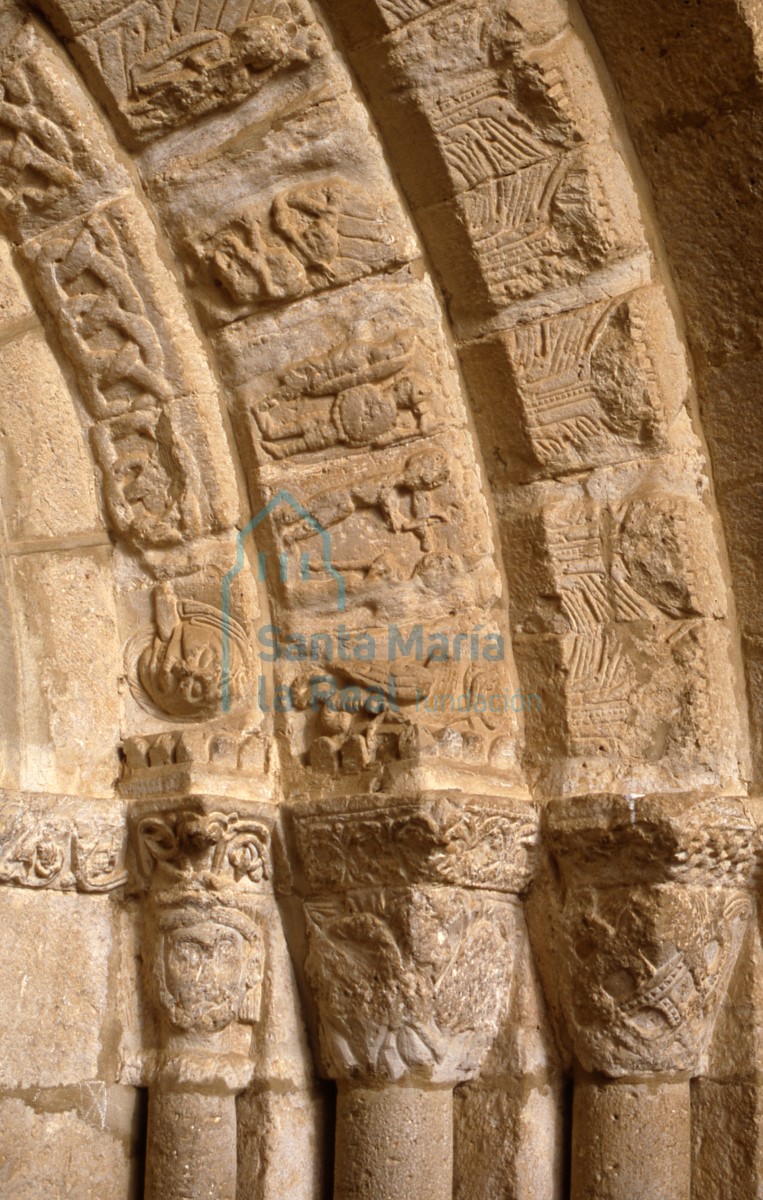 Arquivoltas. Portada sur