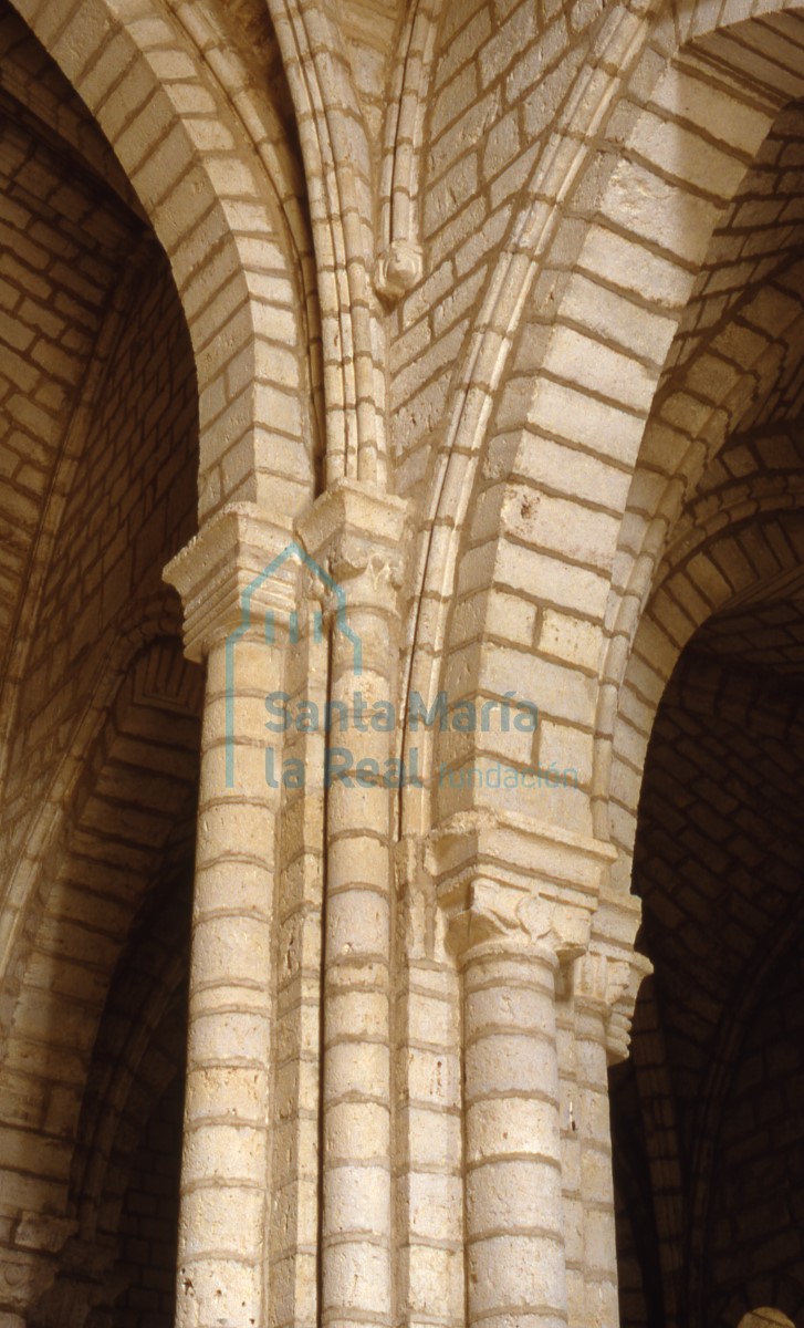 Pilastra. Interior