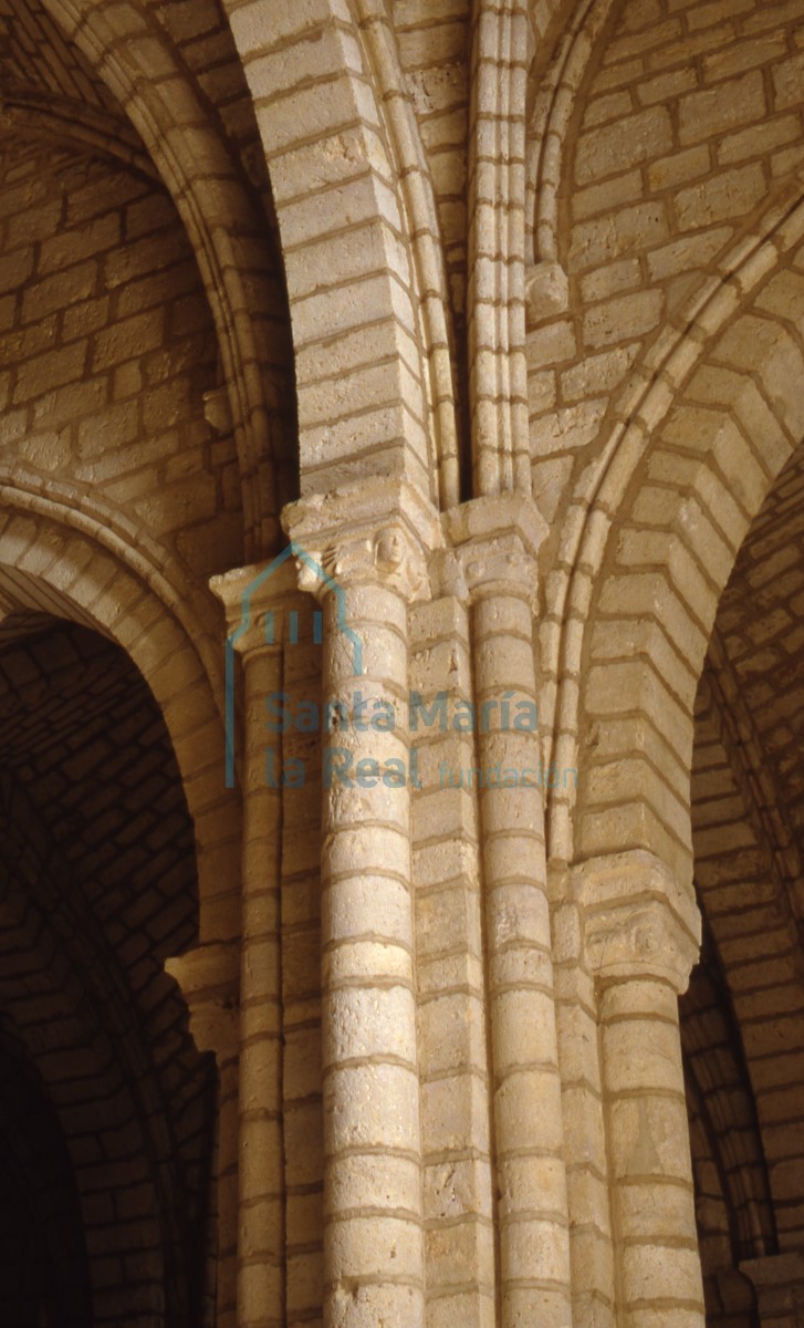 Pilastra. Interior