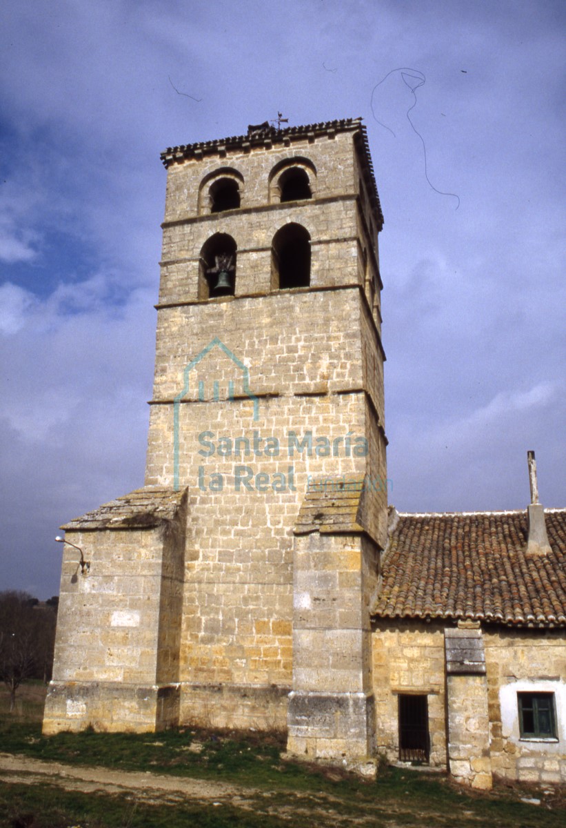 Vista general. Torre - campanario.