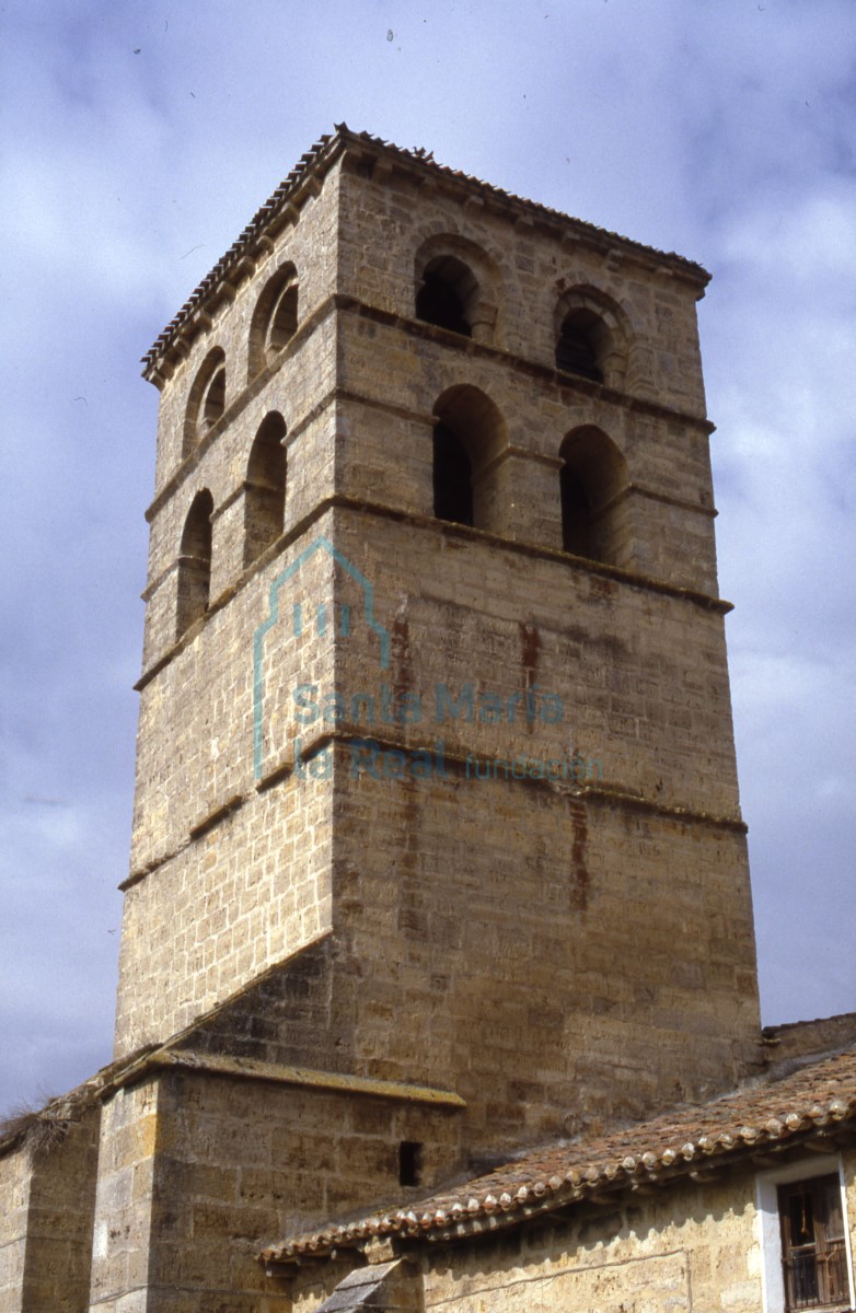 Vista general. Torre - campanario.