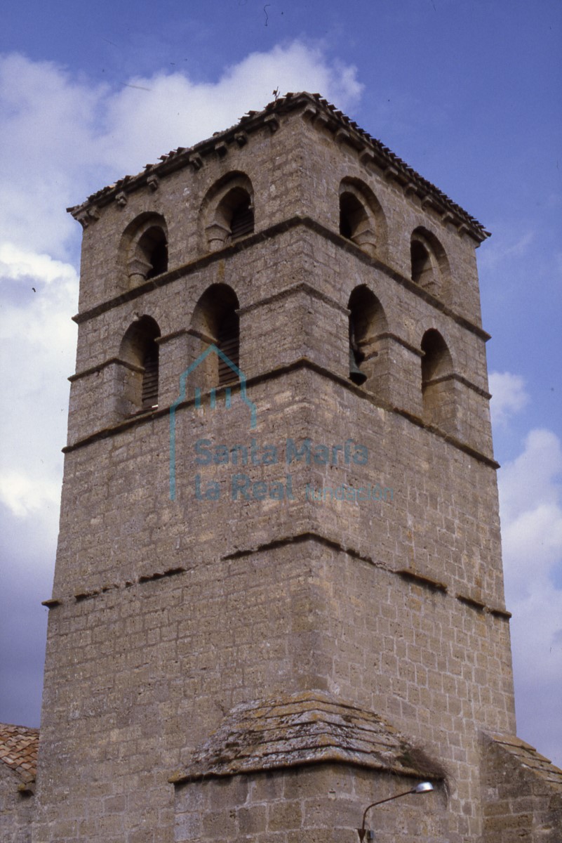 Vista general. Torre - campanario.
