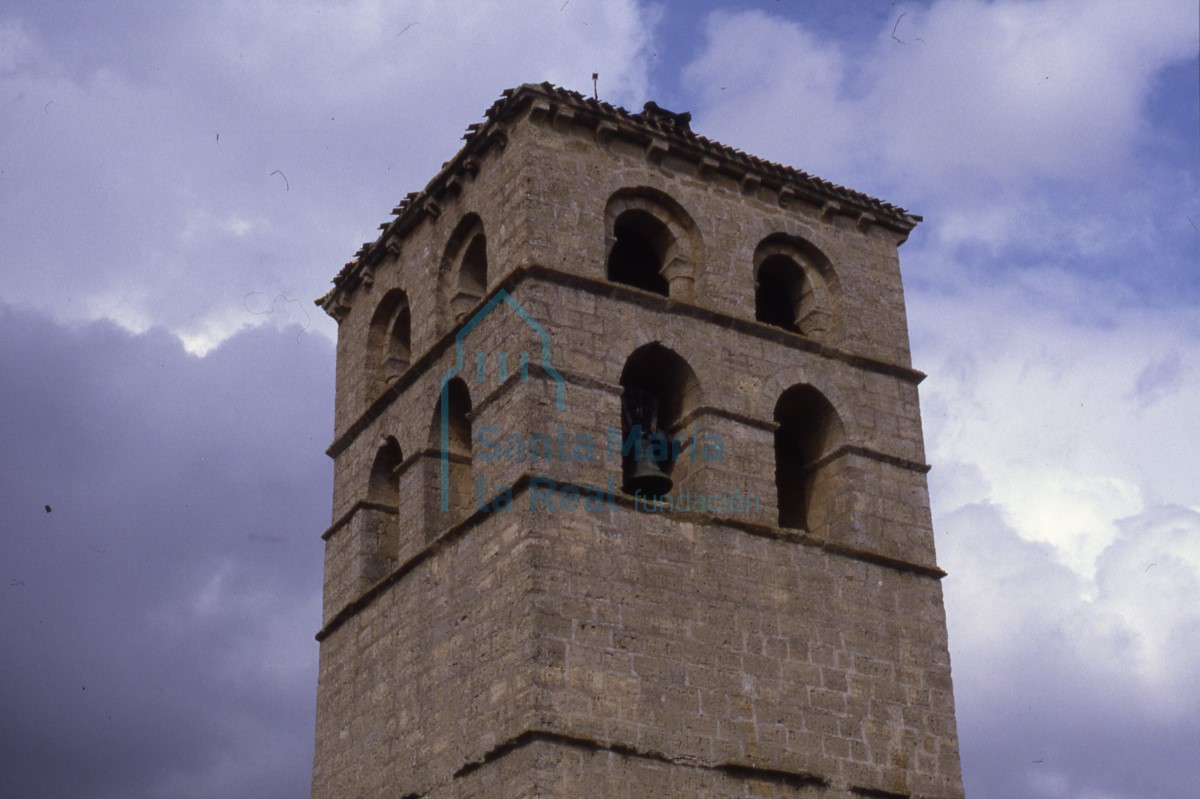 Vista general. Torre - campanario.