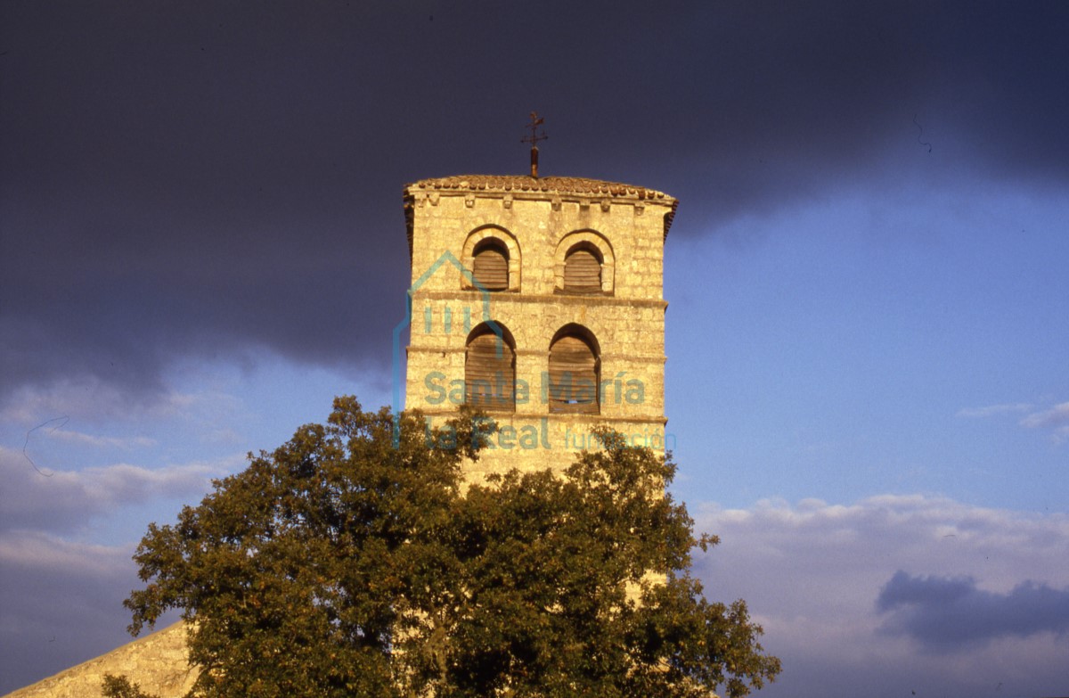 Vista general. Torre - campanario.