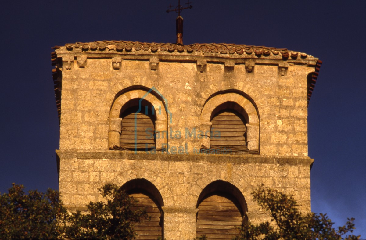 Vista general. Torre - campanario. Vista general. Torre - campanario.