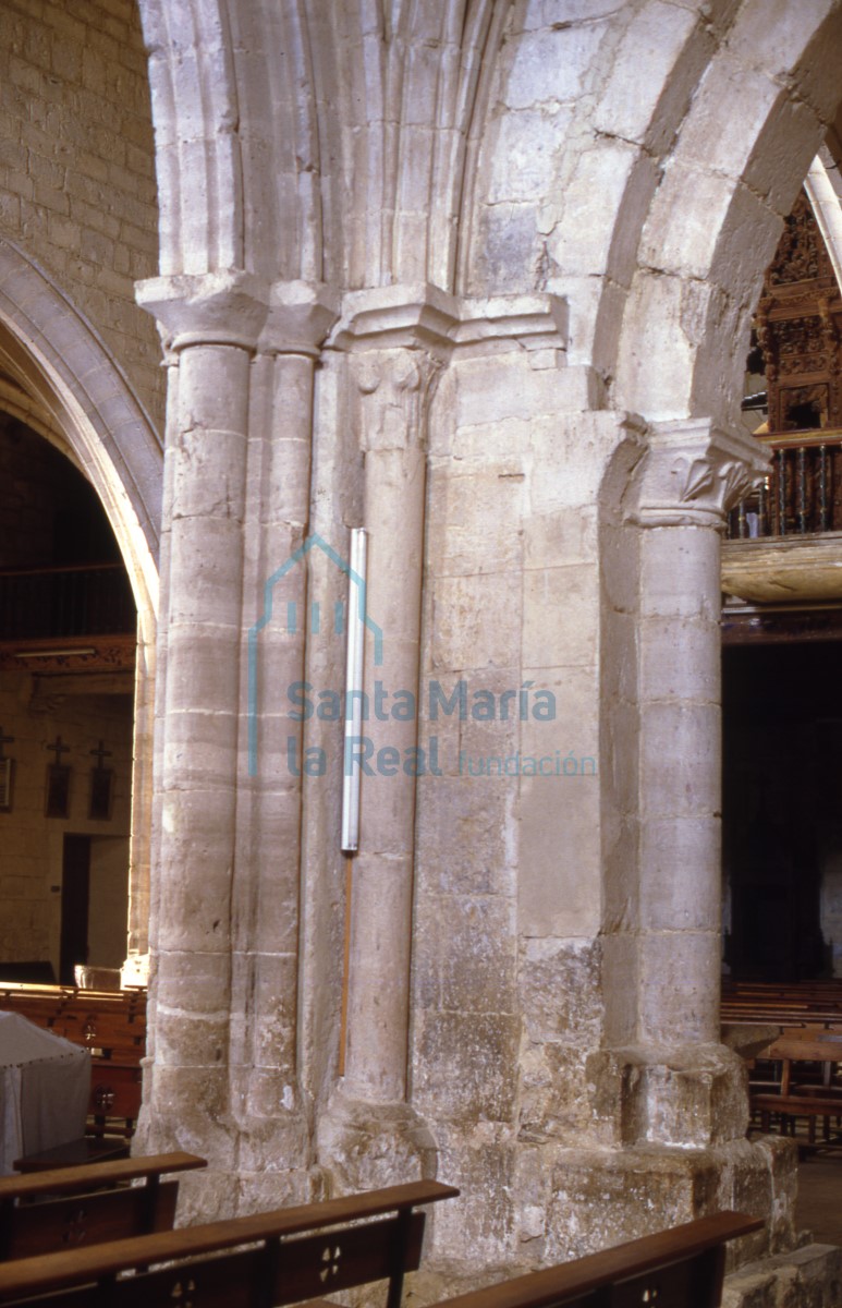 Detalle del pilar compuesto en la nave central