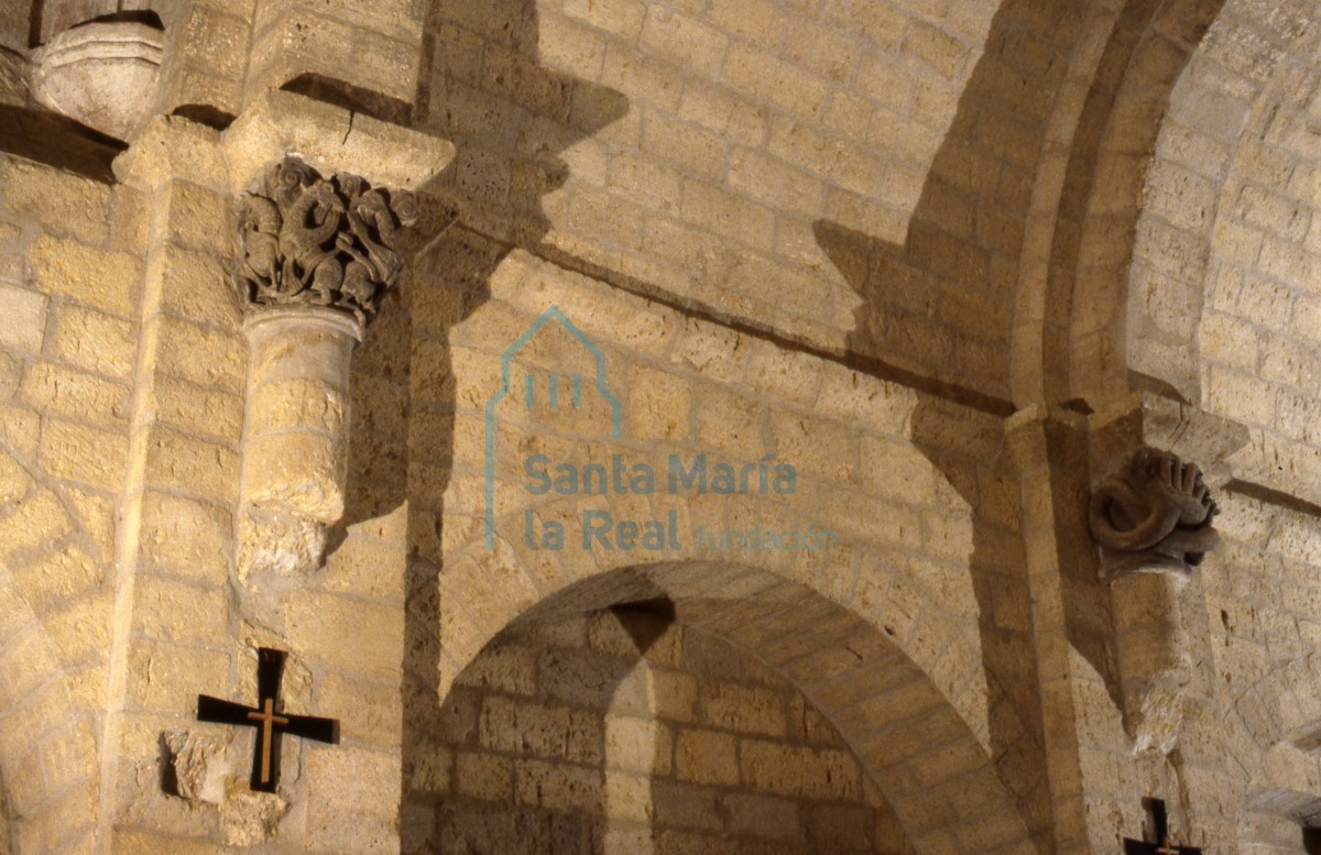 Capiteles del interior.