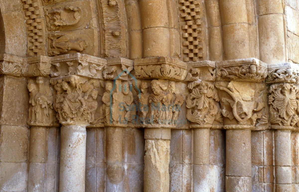 Capiteles. Portada septentrional.