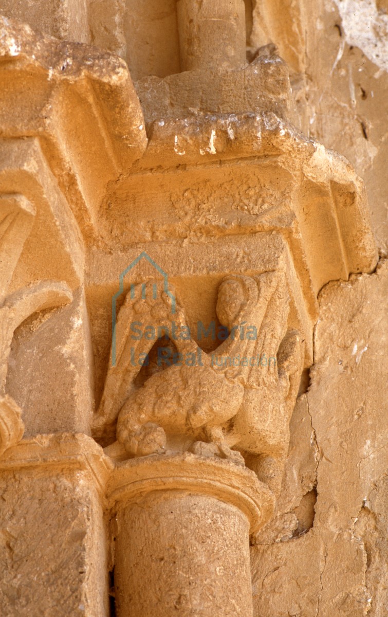 Capitel. Portada. Detalle.