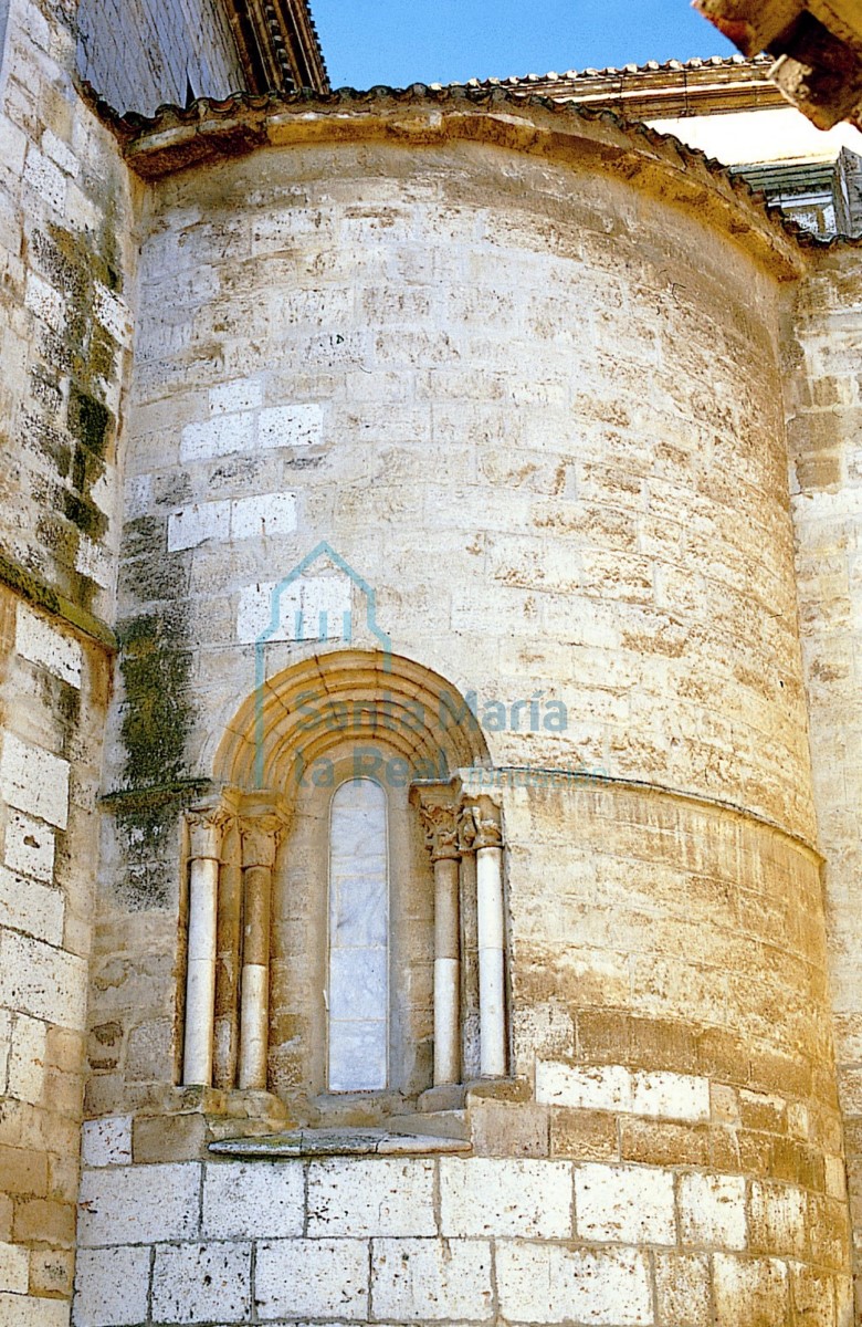 Detalle del absidiolo del evangelio