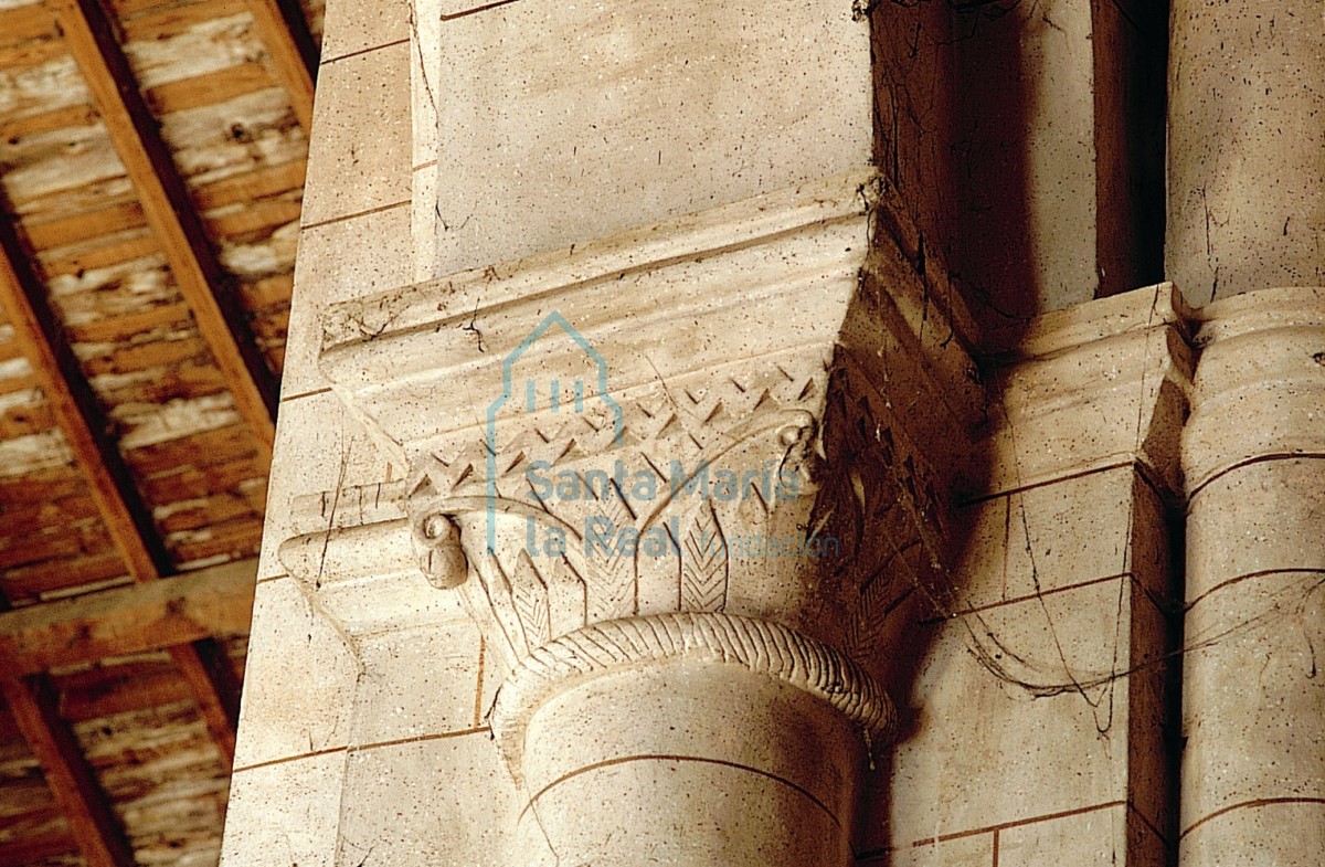 Capitel del arco triunfal