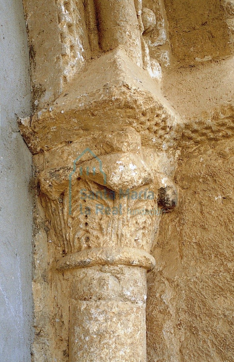 Capitel de la portada