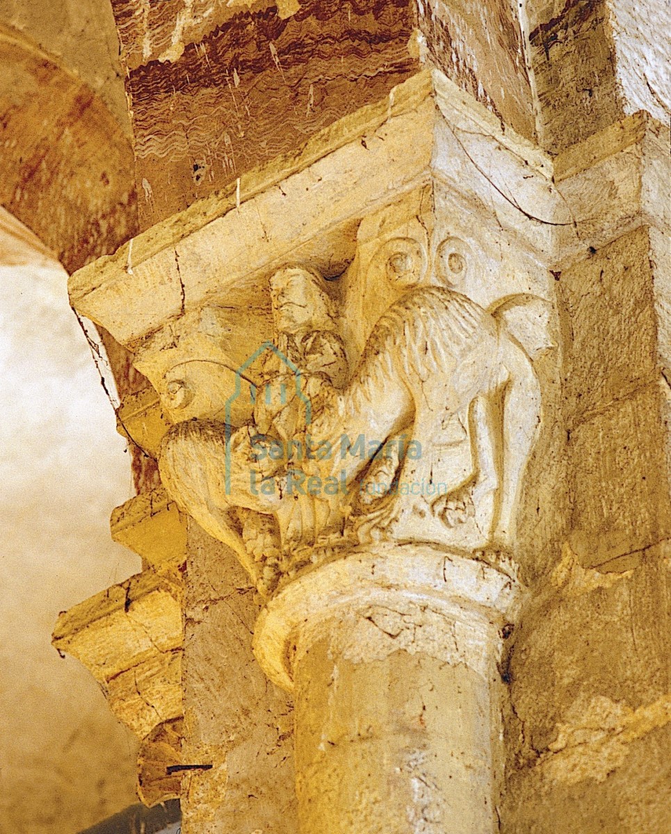 Capitel del interior