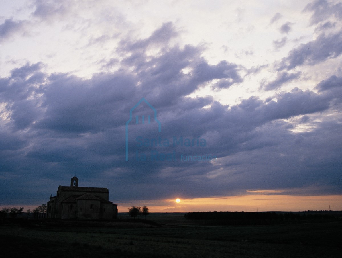 Puesta de sol, ermita de Nuestra Señora de las Fuentes, Amusco Puesta de sol, ermita de Nuestra Señora de las Fuentes, Amusco