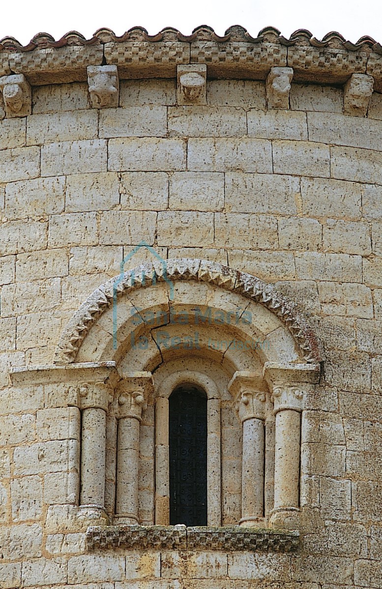 Ventana del ábside central