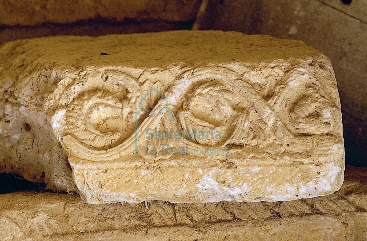Cimacio de la antigua iglesia