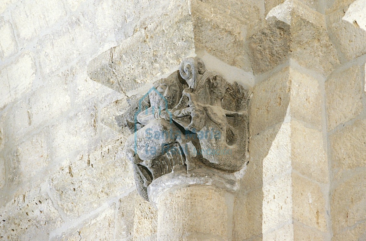 Capitel del interior de la ermita