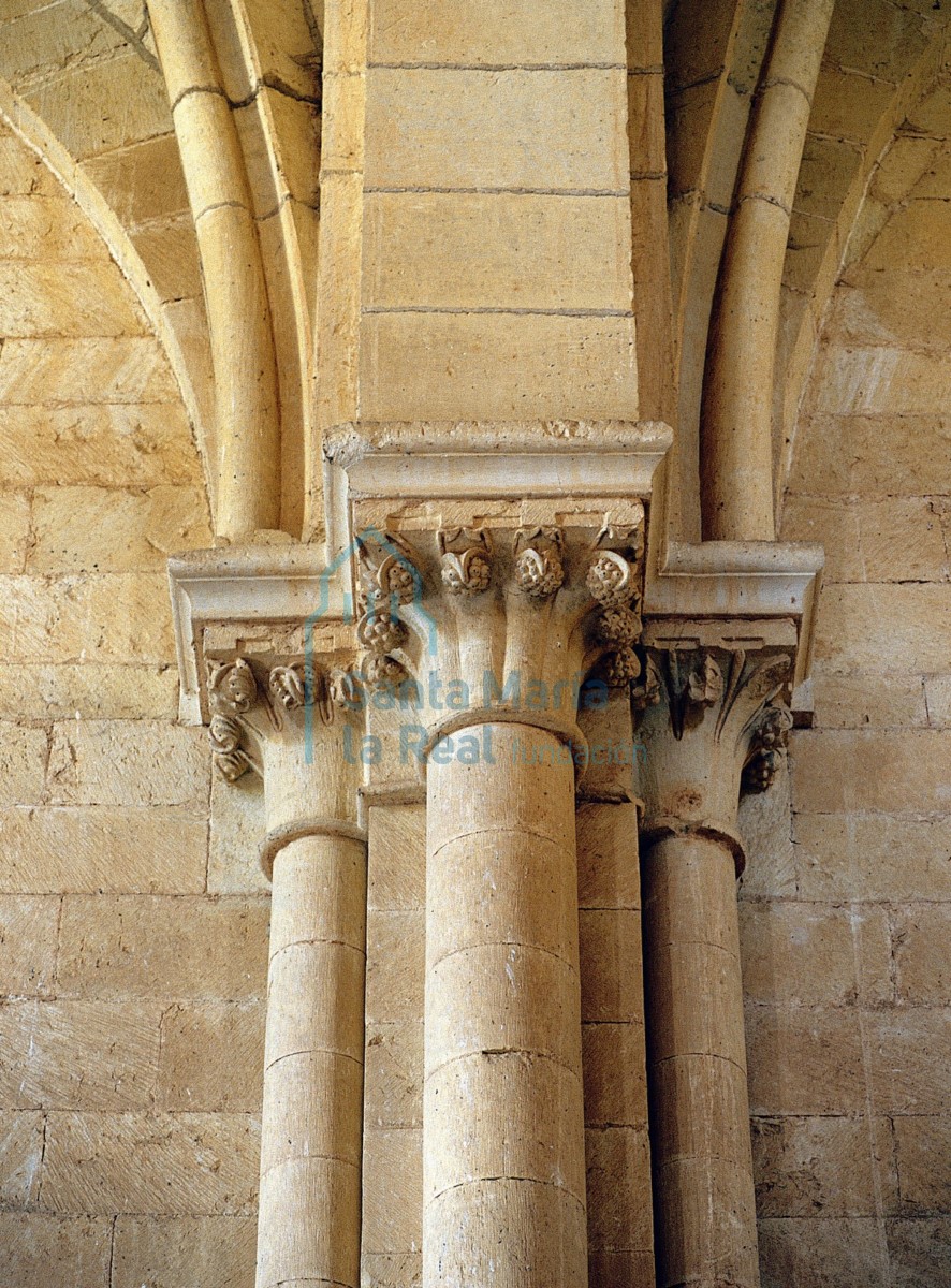 Capiteles de la nave