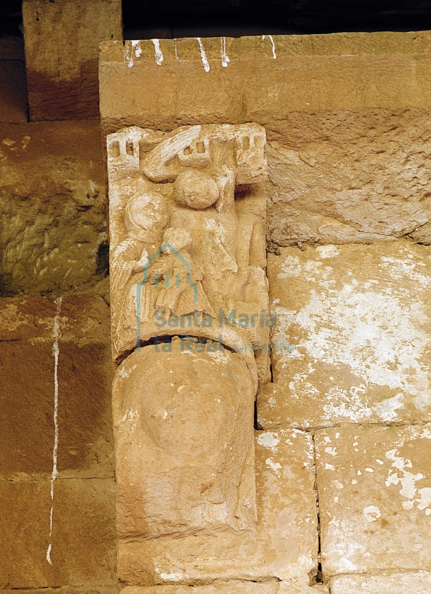 Capitel románico reutilizado