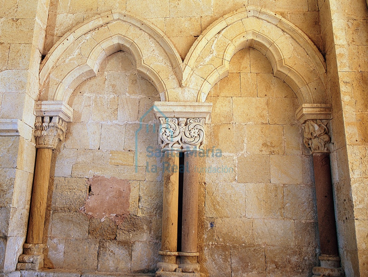 Arquerías del muro sur del presbiterio