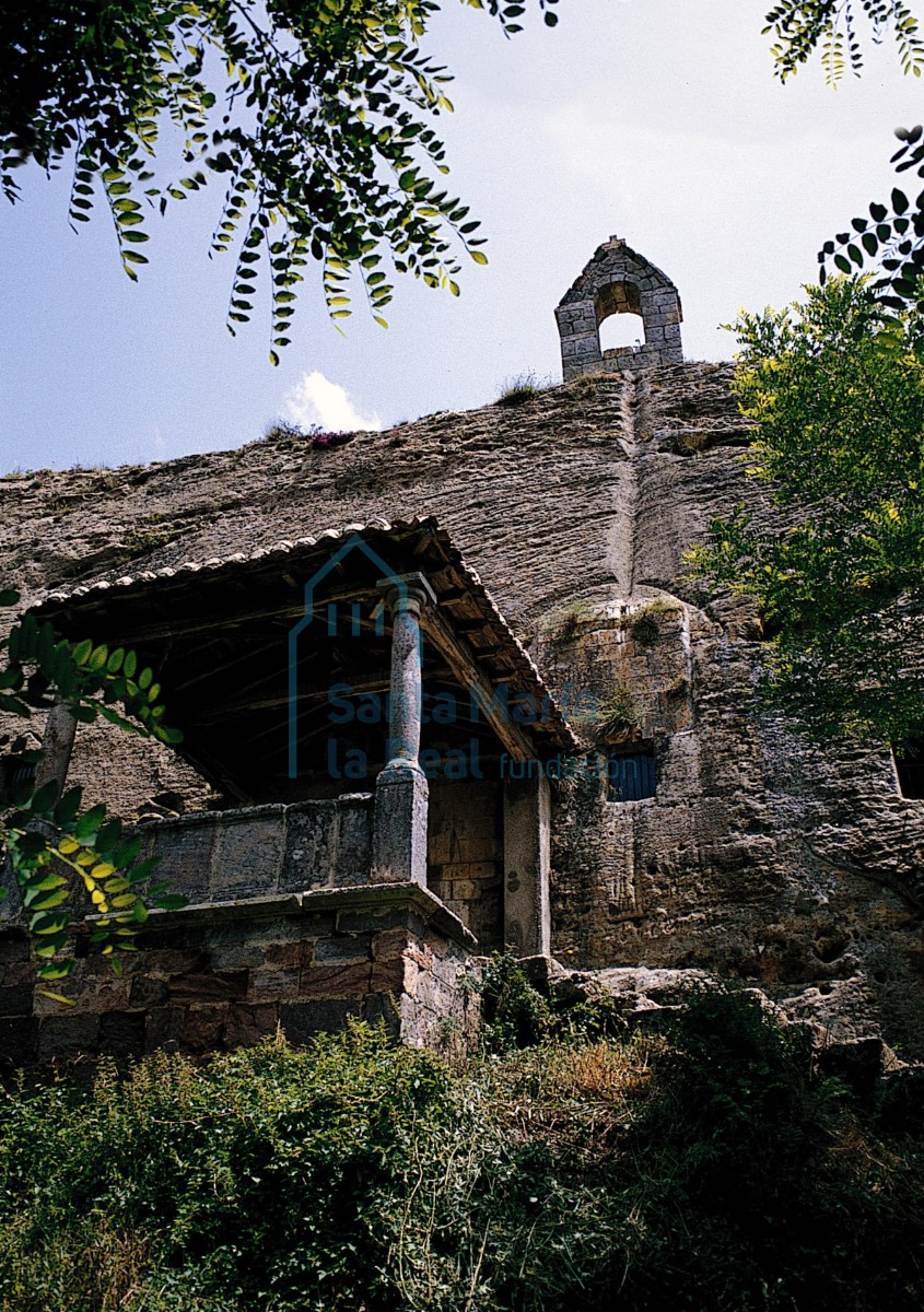 Promontorio rocoso en el que se excava la iglesia