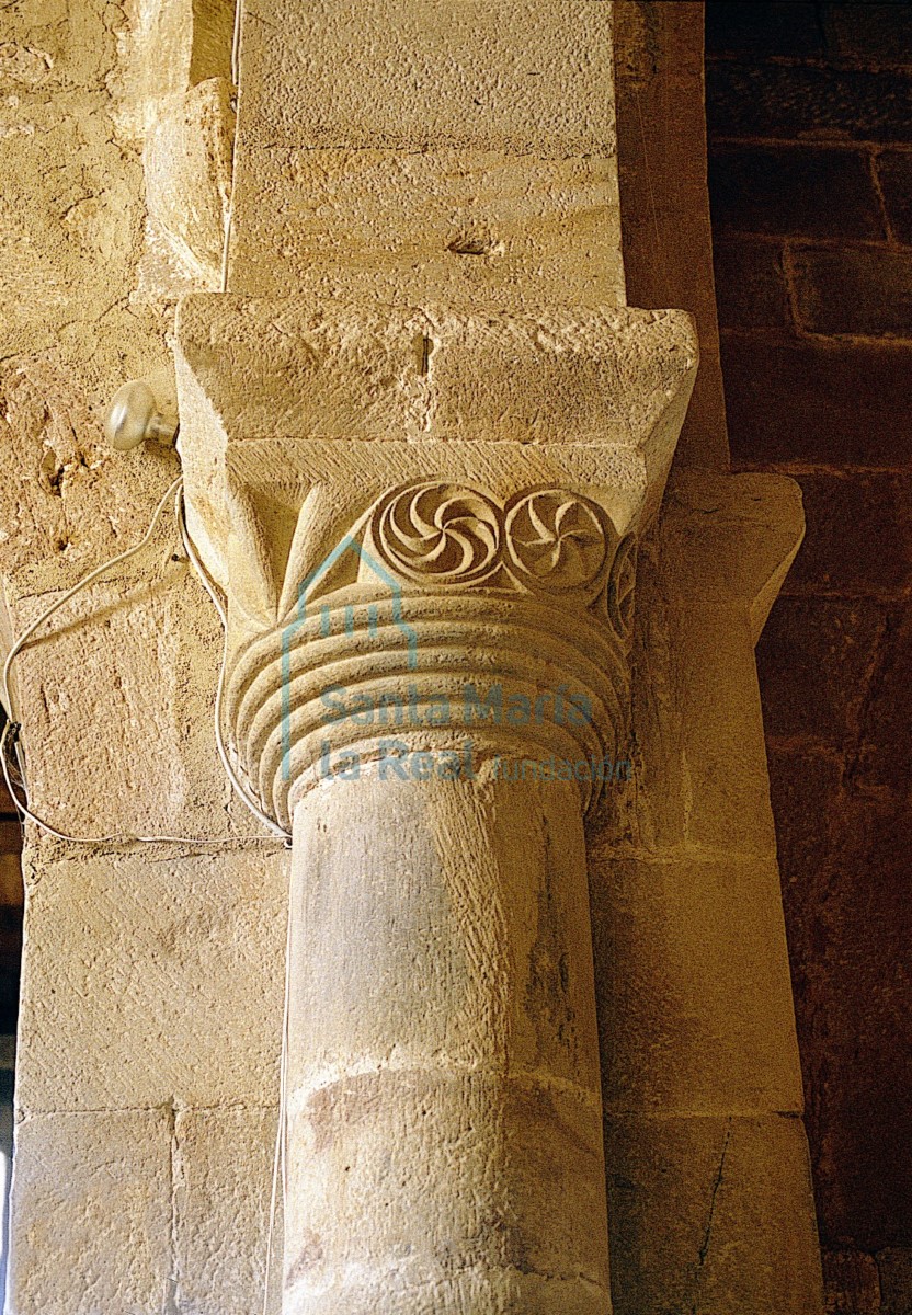 Capitel del arco triunfal, lado del evangelio